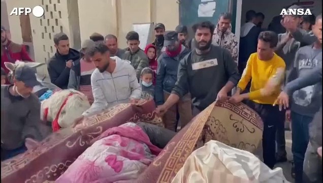 Gaza, l'arrivo in ospedale di feriti e cadaveri