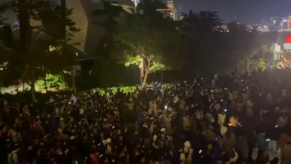 Watch how Chinese people celebrate New Year