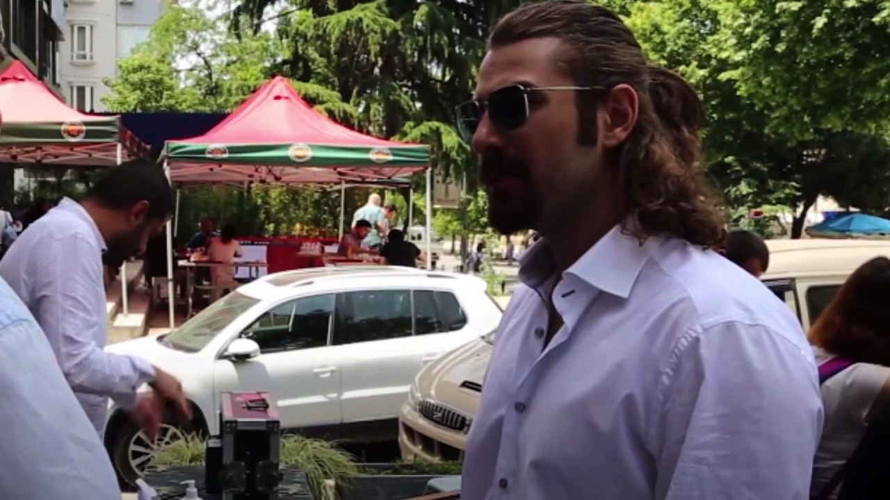 Furkan Palalı kimdir?, Furkan Palalı serveti?, yas, Boyu, Kilosu,Dizileri, filmer, Aile, Eğitim