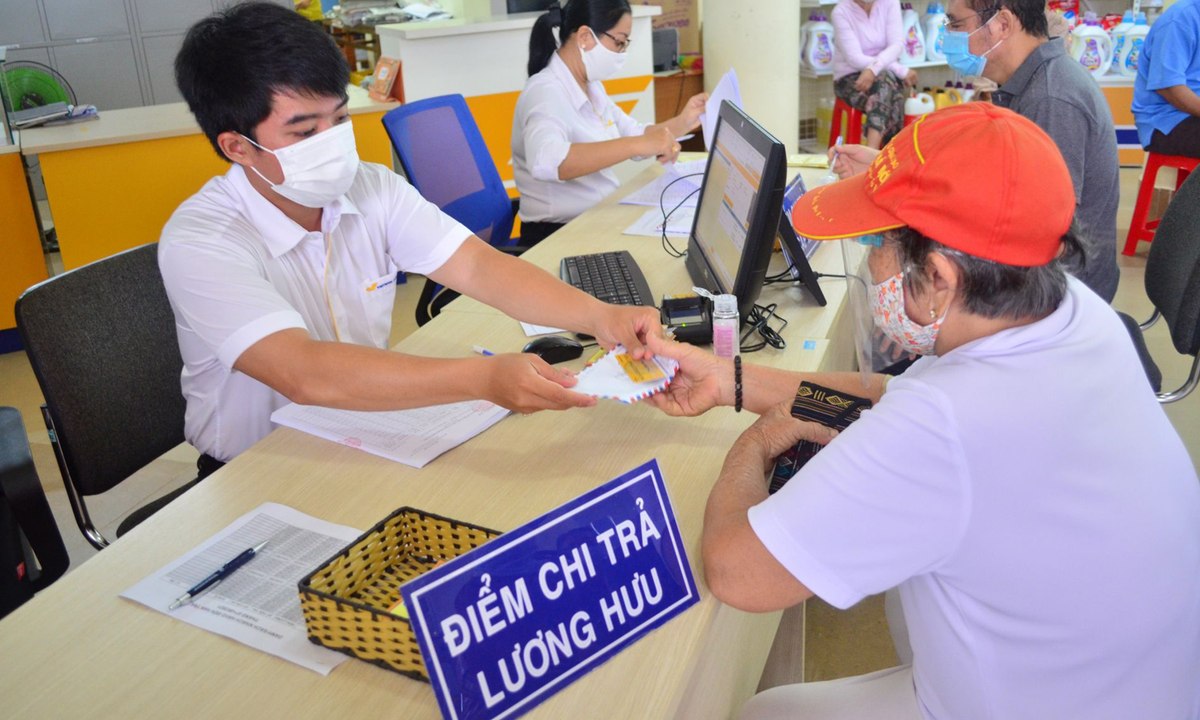 Thủ tướng chỉ đạo trả gộp 2 tháng lương hưu trước 20/1