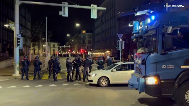 شاهد: رغم أنف السلطات السويسرية.. مظاهرة في زيوريخ ضد منتدى دافوس الاقتصادي