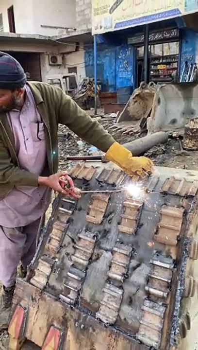 Excavator Bucket Welding #excavator #welding #restoration #shortsvideo #ytshorts