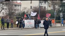 Una ventina di contestatori a Bologna per l'arrivo di Meloni