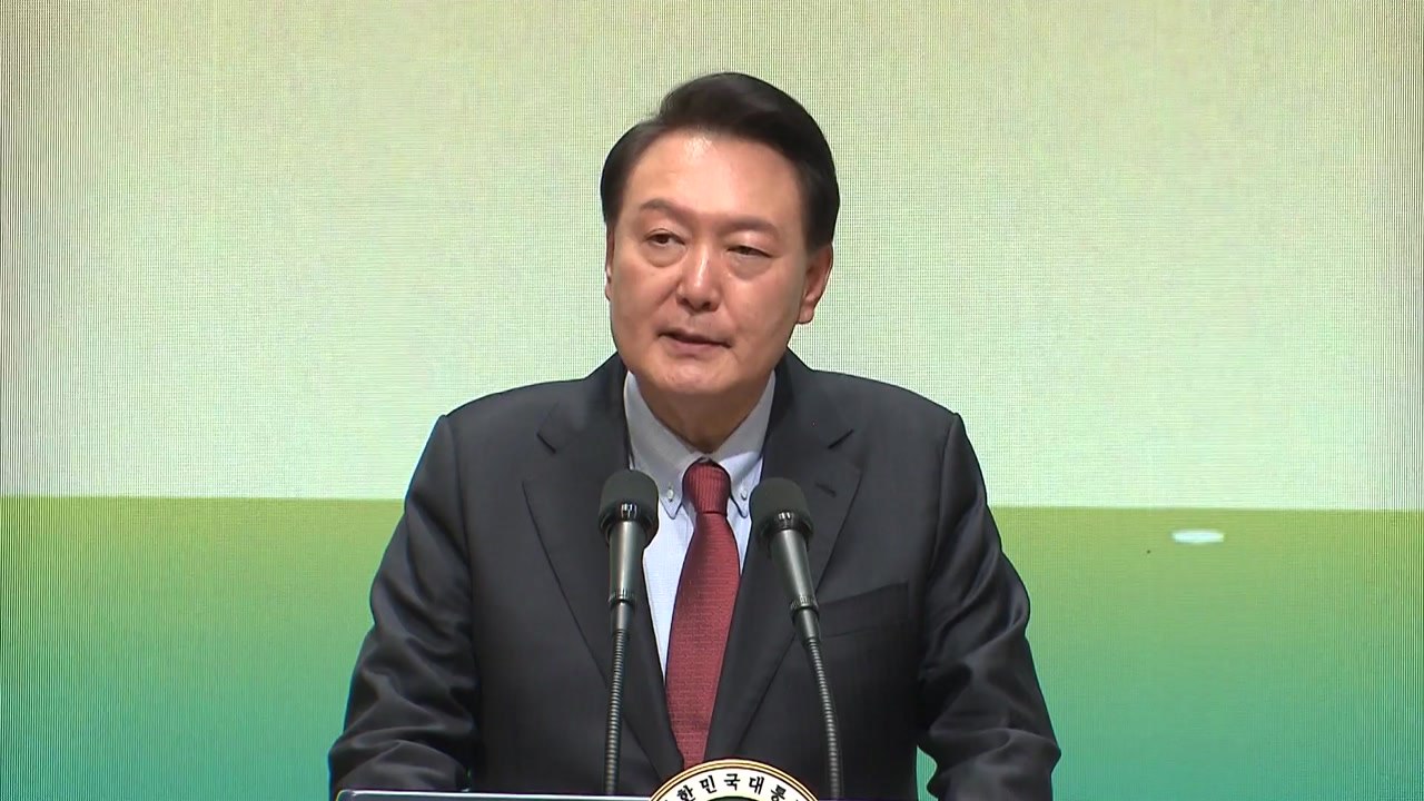 尹 "교권 확립돼야 학생 인권도 보장...해결책 찾겠다" / YTN
