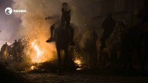 Imagen de la celebración de las Luminarias en San Bartolomé de Pinares.