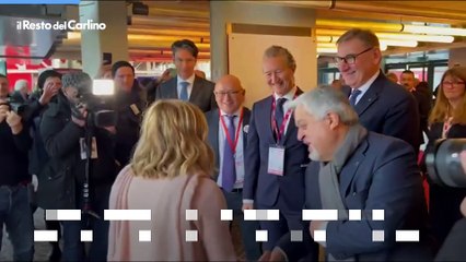 Giorgia Meloni tra gli stand di Marca a Bologna: il video