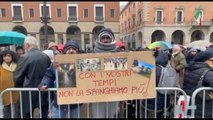 Forlì, protesta degli alluvionati in attesa di Meloni e Von der Leyen