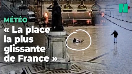 下载视频: À Nancy, le verglas transforme la célèbre place Stanislas en patinoire