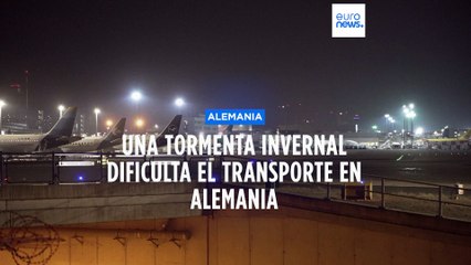 下载视频: Una nueva tormenta invernal provoca cancelaciones de vuelos y dificulta el transporte en Alemania