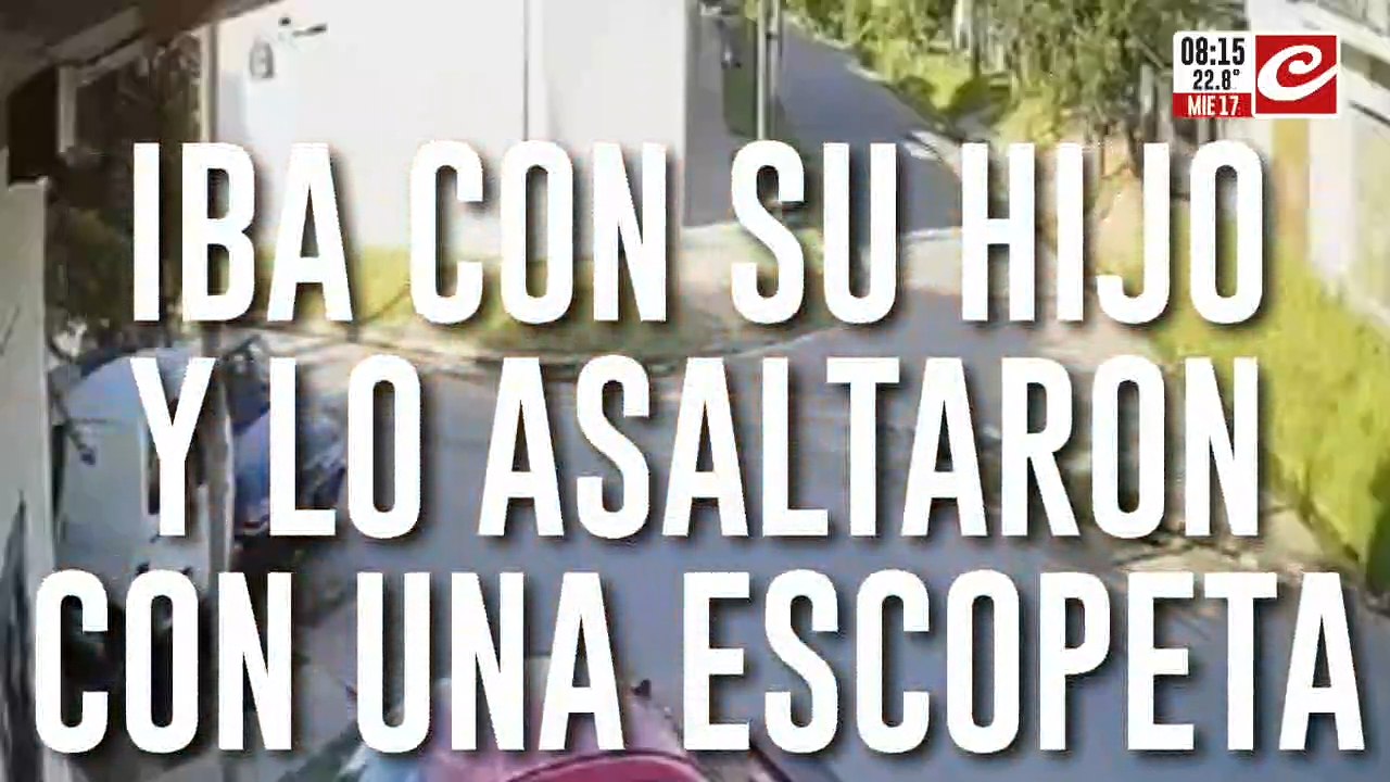 Tremendo: iba con su pequeño hijo y loas asalta...