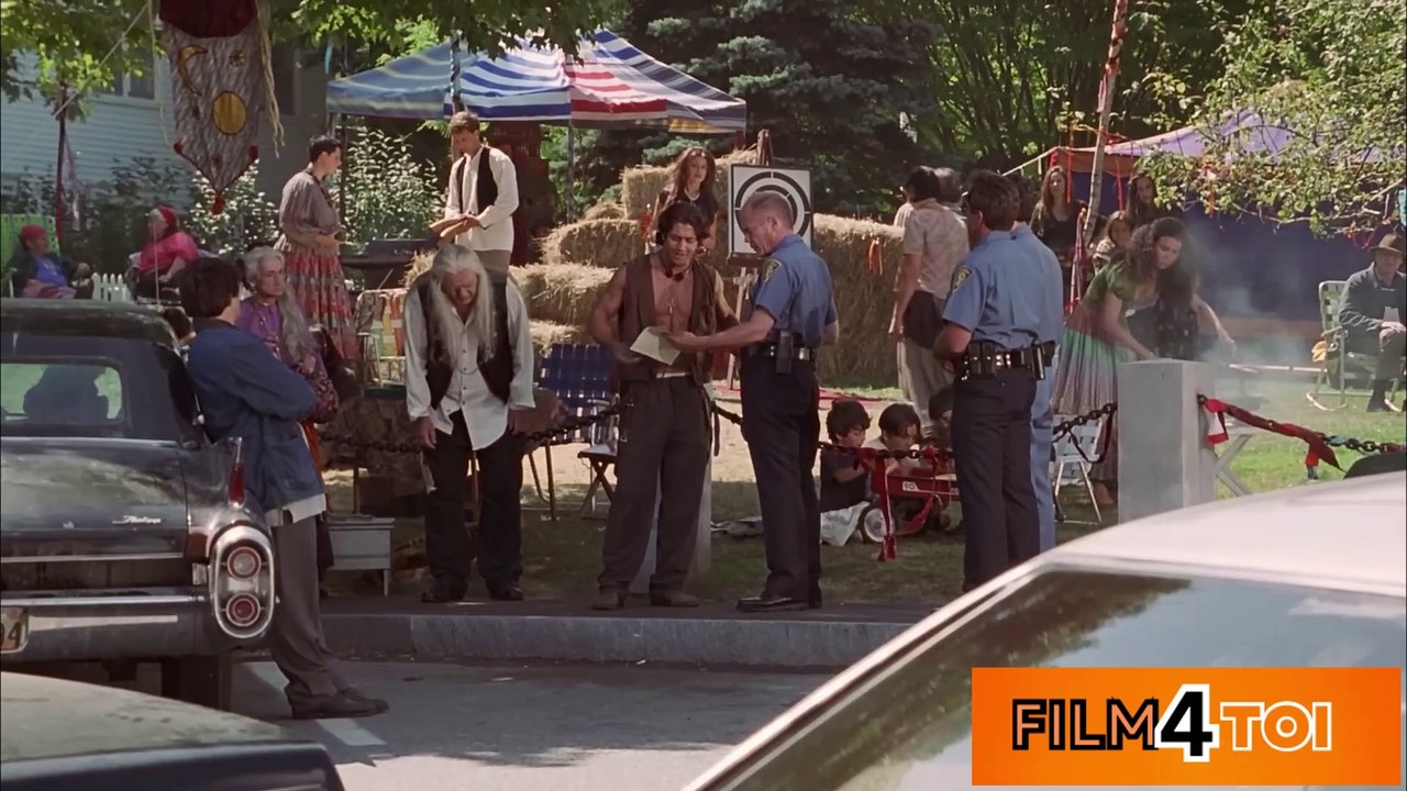 Un homme obèse est maudit et perd du poids à chaque fois qu'il mange de la nourriture.