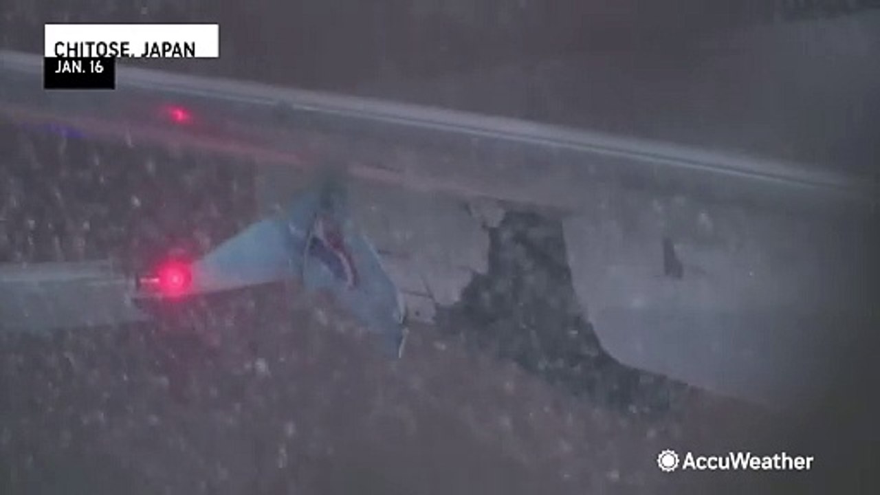 Japan aircrafts clip wings from heavy snowfall