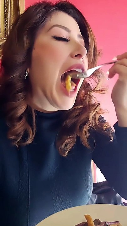 'La Maestra de TikTok' celebró su cumpleaños regalándose un carro de lujo