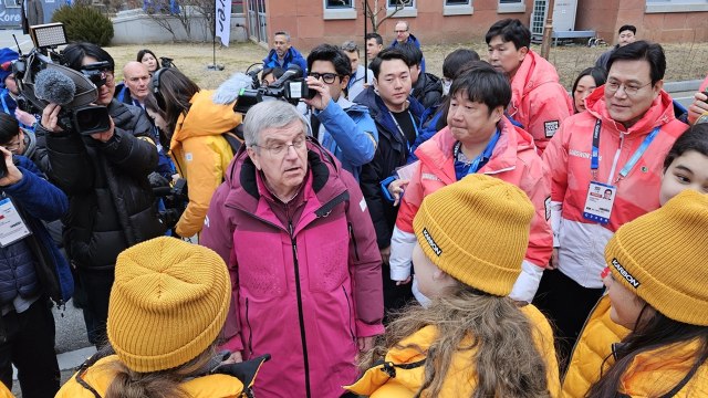 바흐 IOC 위원장 선수촌 시설·음식 만족스러워 / YTN