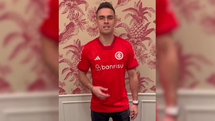 Santos Borré saluda a todos “Los Colorados” de Internacional