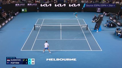 Télécharger la video: Australian Open Shot of the Day: Popyrin lobs Djokovic to clinch the set