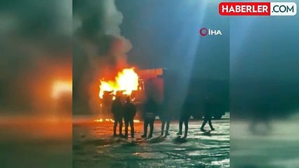 Şeker fabrikasında bekleyen kamyon alevlere teslim oldu