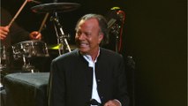 GALA VIDEO - Julio Iglesias arrêté à l’aéroport : la raison est étonnante !