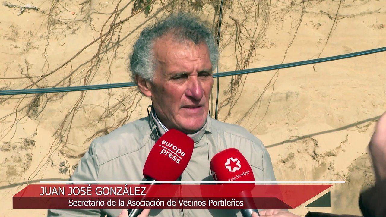 Vecinos de El Portil lamentan que el núcleo "se muere" con la pérdida de playa