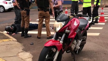Motociclista fica ferido em acidente com caminhonete no Centro