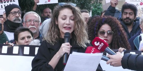 Kadıköy'de Kızıl goncalar protestosu