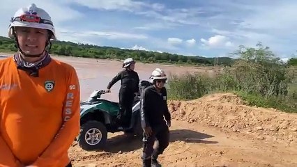 Rescatan a dragueros que fueron sorprendidos por el turbión en La Guardia