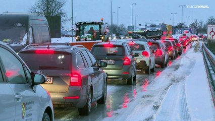 شاهد: الثلوج الكثيفة تربك دول شمال أوروبا والصقيع يشل حركة القطارات والطيران