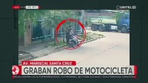 Cámara de seguridad captó el momento cuando roban una moto en la avenida Mariscal Santa Cruz