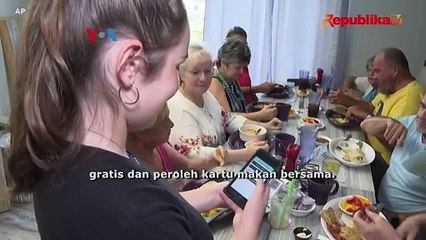 Pakar: Makan Bersama Atasi Masalah Kesepian Para Lansia