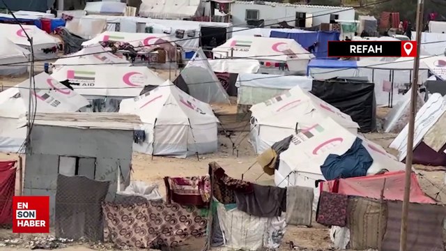 Saldırılardan kaçan Gazzeliler, çadırlarda yaşamlarını sürdürüyor