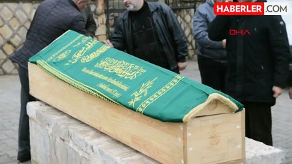 Mersin'deki otobüs kazasında ölen 9 kişiden 6'sı toprağa verildi