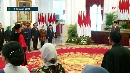 Momen Jokowi Saksikan Pengucapan Sumpah Arsul Sani Jadi Hakim Konstitusi