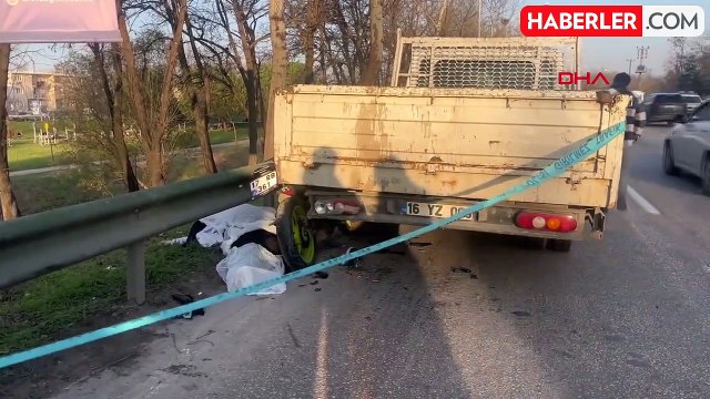 Lastiği Patlayan Kamyonet Sürücüsü Diğer Sürücüleri Uyarmaya Çalışırken Motosiklet Kazası: 1 Ölü