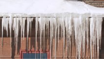 Eis und Schnee: Feuchteschäden am Haus vermeiden