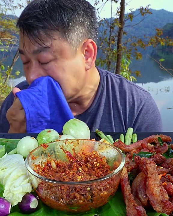 Authentic spicy. Chopped pickled fish sauce. Grilled chicken. Fried pork. Fried pork. Boiled egg. Very imported.