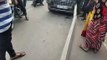 कैनल रोड पर डिवाइडर से टकराई कार, चालक फरार (देखें वीडियो)