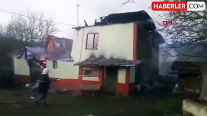 Eflani'de çıkan yangında 2 katlı ahşap ev kullanılamaz hale geldi
