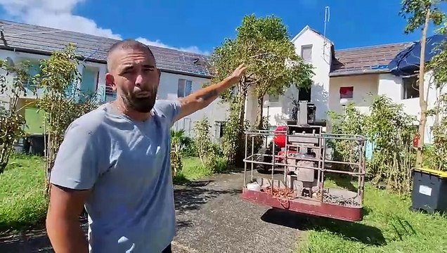 Gilles Mussard raconte comment le toit de son immeuble s'est envolé pendant le cyclone Belal