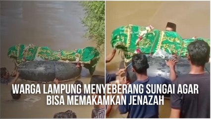 Tak Ada Akses Jembatan, Warga Lampung Antar Jenazah Hingga Harus Menyeberang Sungai