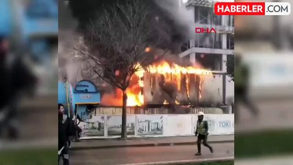 Descargar video: Ataşehir'de işçilerin kaldığı konteynerlerde yangın! Ekipler olay yerine sevk edildi