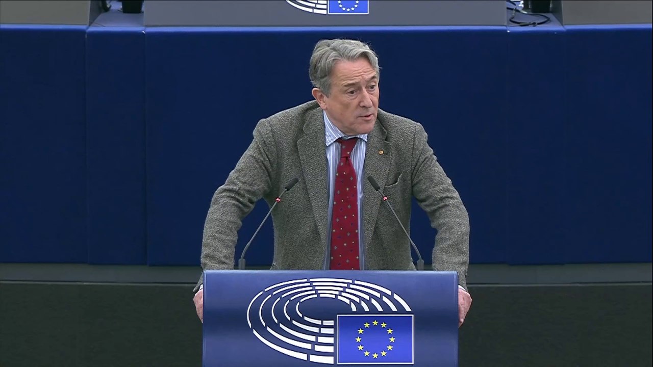 Hermann Tertsch niega que el vertido de pellets en Galicia sea una catástrofe ambiental