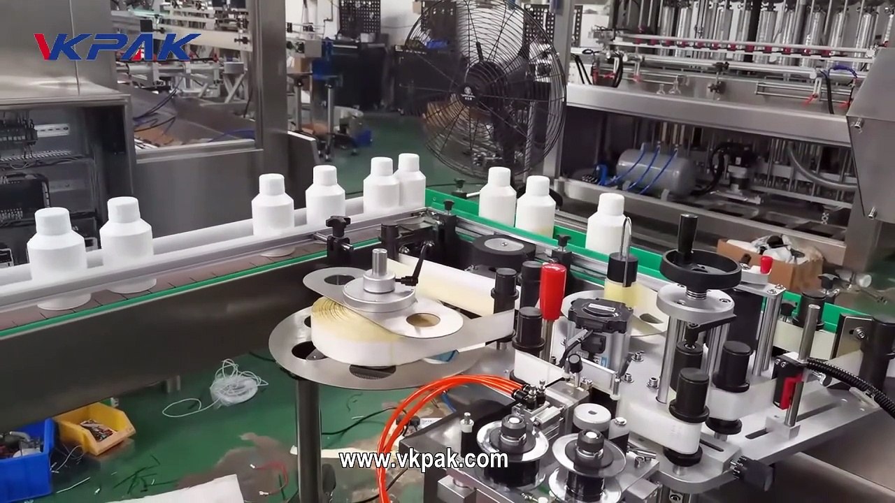 Machine à boucher et à étiqueter les flacons de pilules VKPAK