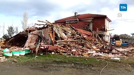 Konya'da öfkeli müşteri iş makinesiyle restoran ve büfeyi yıktı