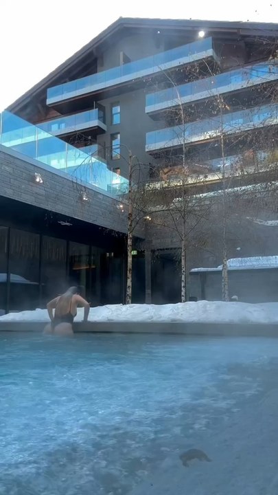 Si t’as des conseils en patinage ou en imitation d’accent suisse je prends