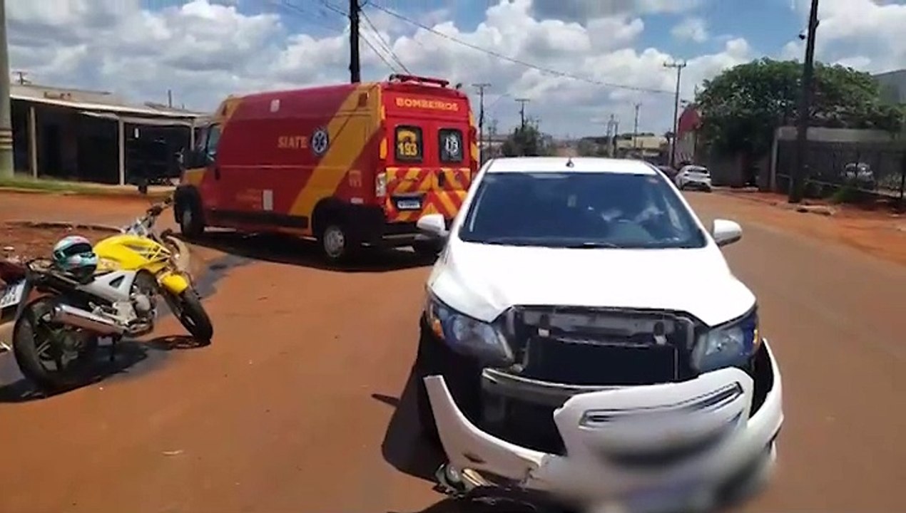 Homem fica ferido em acidente entre moto e Onix na Avenida Piquiri