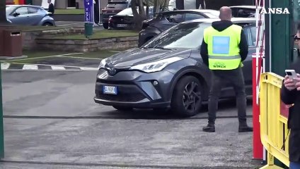 Descargar video: Mourinho, il tecnico lascia Trigoria. I tifosi: 