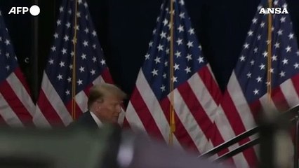 Trump acclamato dai sostenitori in Iowa dopo la vittoria nelle Primarie