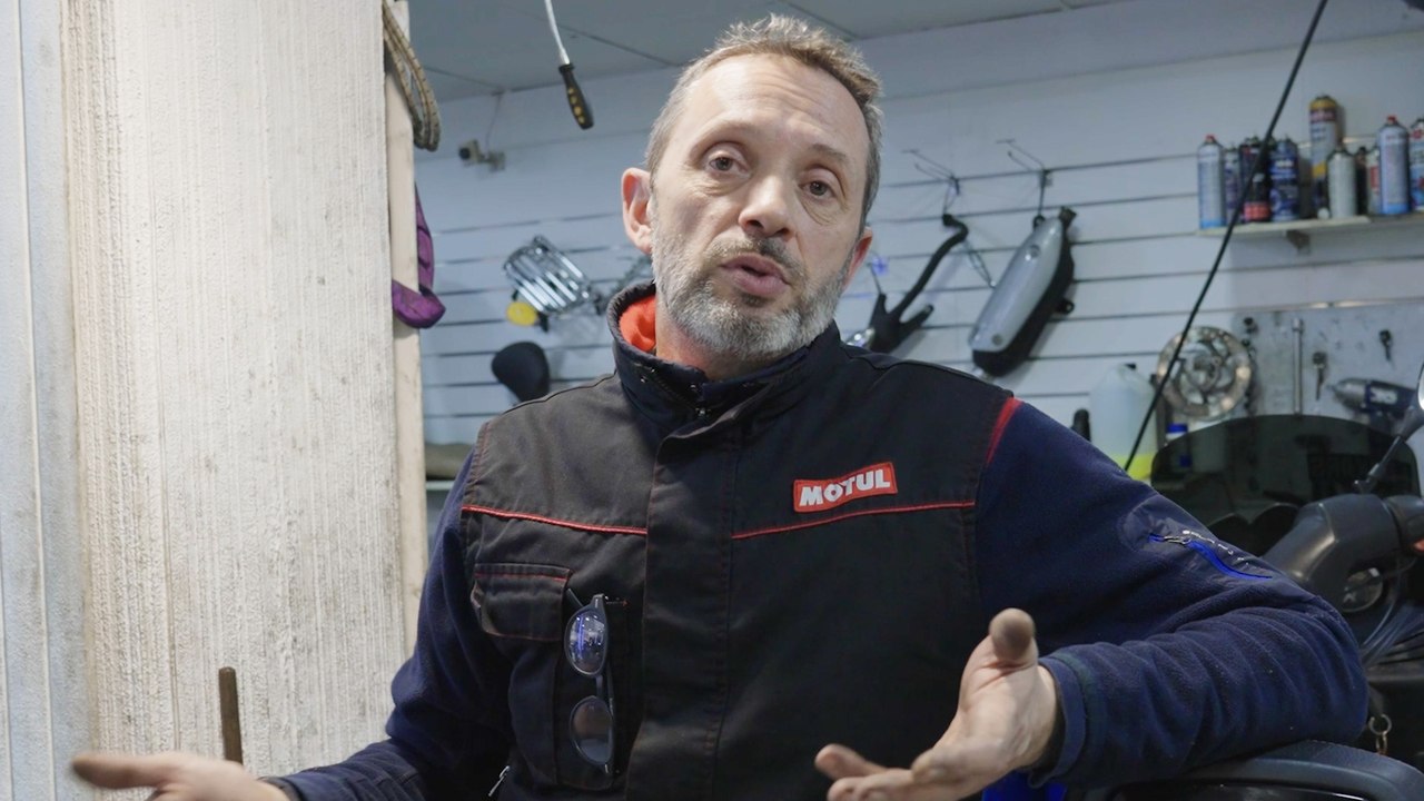 Chute des ventes, stationnement payant... à Paris, les concessionnaires deux-roues baissent le rideau