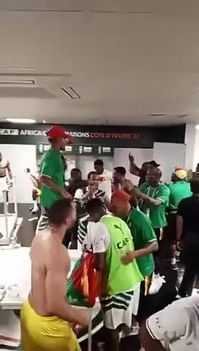 L’ambiance dans le vestiaire des Lions après la qualification du Cameroun #can2023 #cameroun #vestiaire #ambianceetstyles