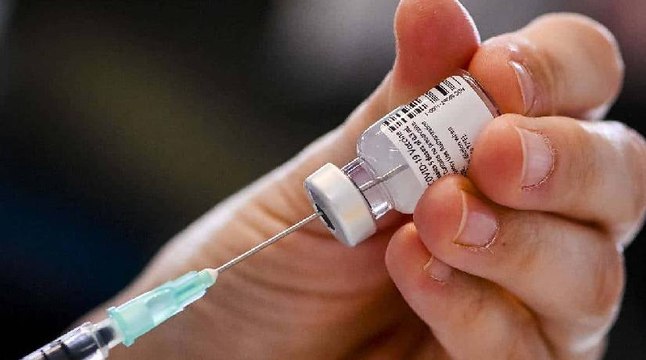 Minsalud habría dejado vencer vacunas contra el Covid para niños: denuncia el representante Andrés Forero